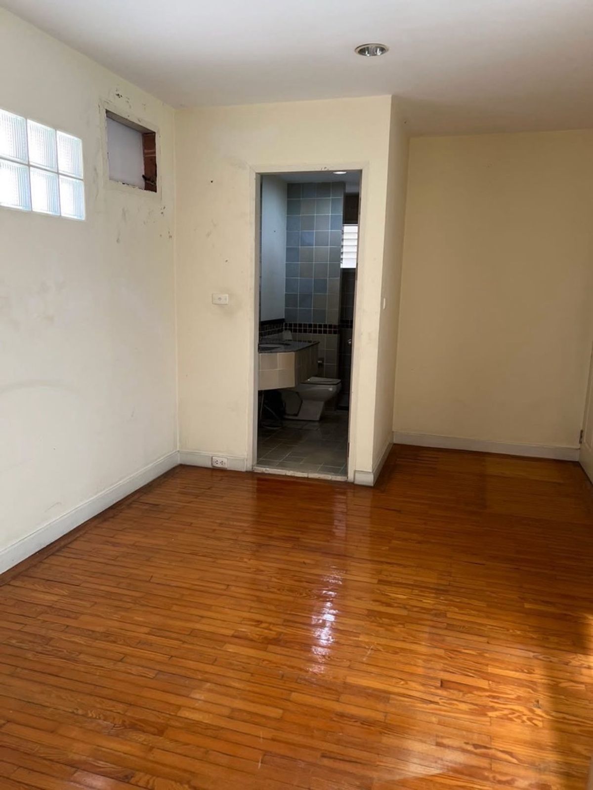 ขายคอนโดพระราม 8 สามเสน ราชวัตร : 📌ขายคอนโด บ้านสวนสุโขทัย ขนาด 871.48 Sq.m 9 ห้องนอน 12 ห้องน้ำ ราคา 80 MB ติดต่อ 086-795-9997 (จิมมี่)