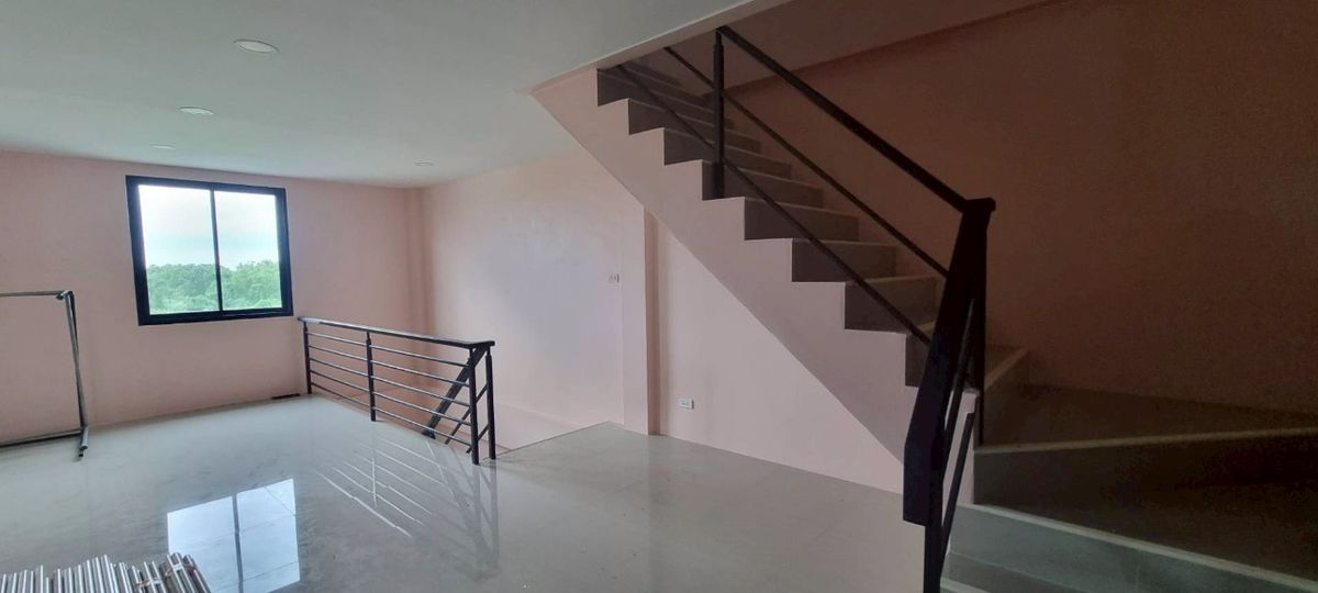 Shop HouseChachoengsao : Selling and renting a 3.5 -story luxury commercial building on the 3481 road, Nang Nam Priao District, Chachoengsao Province