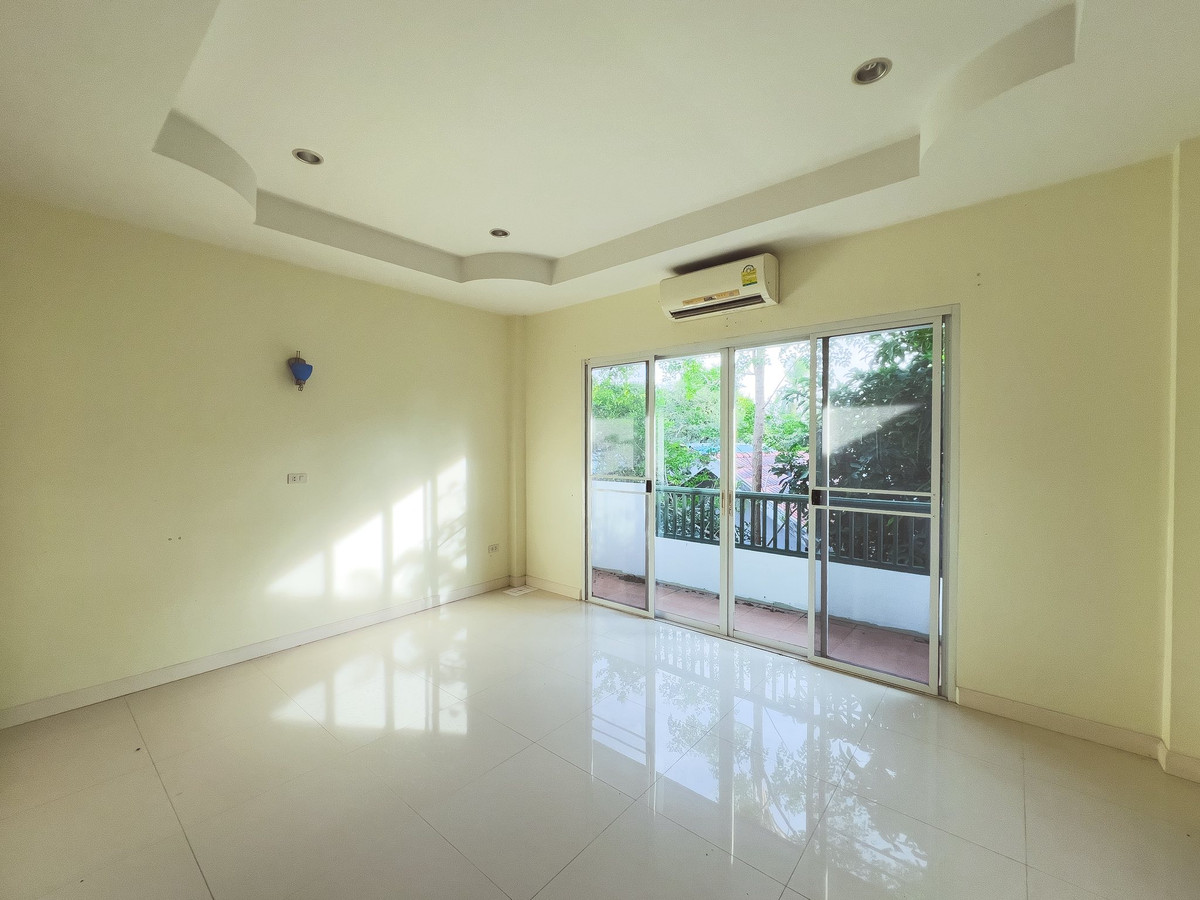 For SaleHousePattaya, Bangsaen, Chonburi : House for sale in Pattaya With a private pool over 1 rai