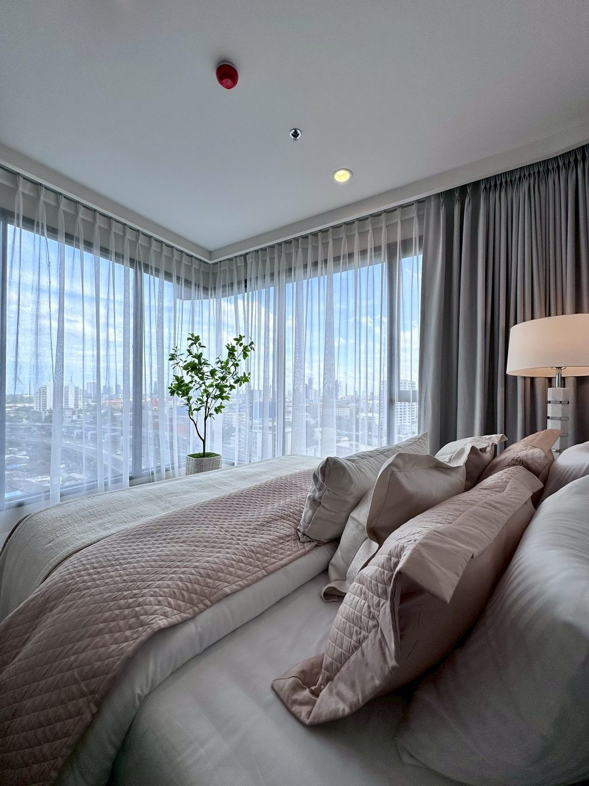 ขายคอนโดคลองเตย กล้วยน้ำไท : ห้องวิวแม่น้ำ - One Bangkok @COCO Parc | 1 Bedroom Plus 49.60 ตร.ม.  | 082-4499822 แพรวา