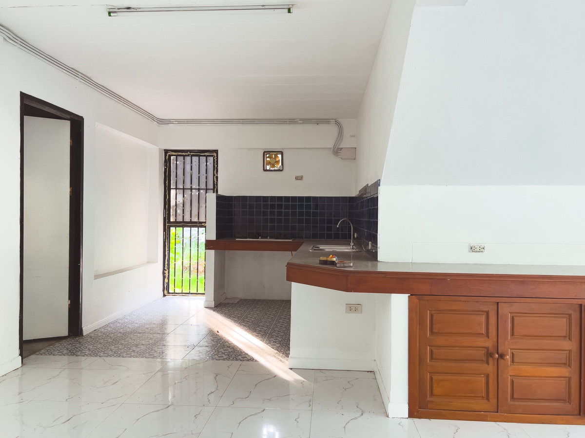 For SaleHousePattaya, Bangsaen, Chonburi : House for sale in Pattaya With a private pool over 1 rai