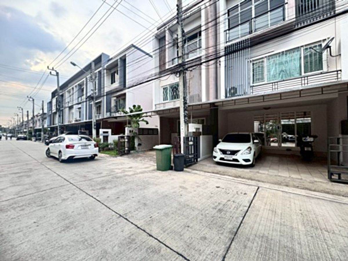 For SaleTownhomePattanakan, Srinakarin : Special opportunity! 3 -story townhouse for sale, brand new condition Ready Golden Location Development 44 (N.1884)