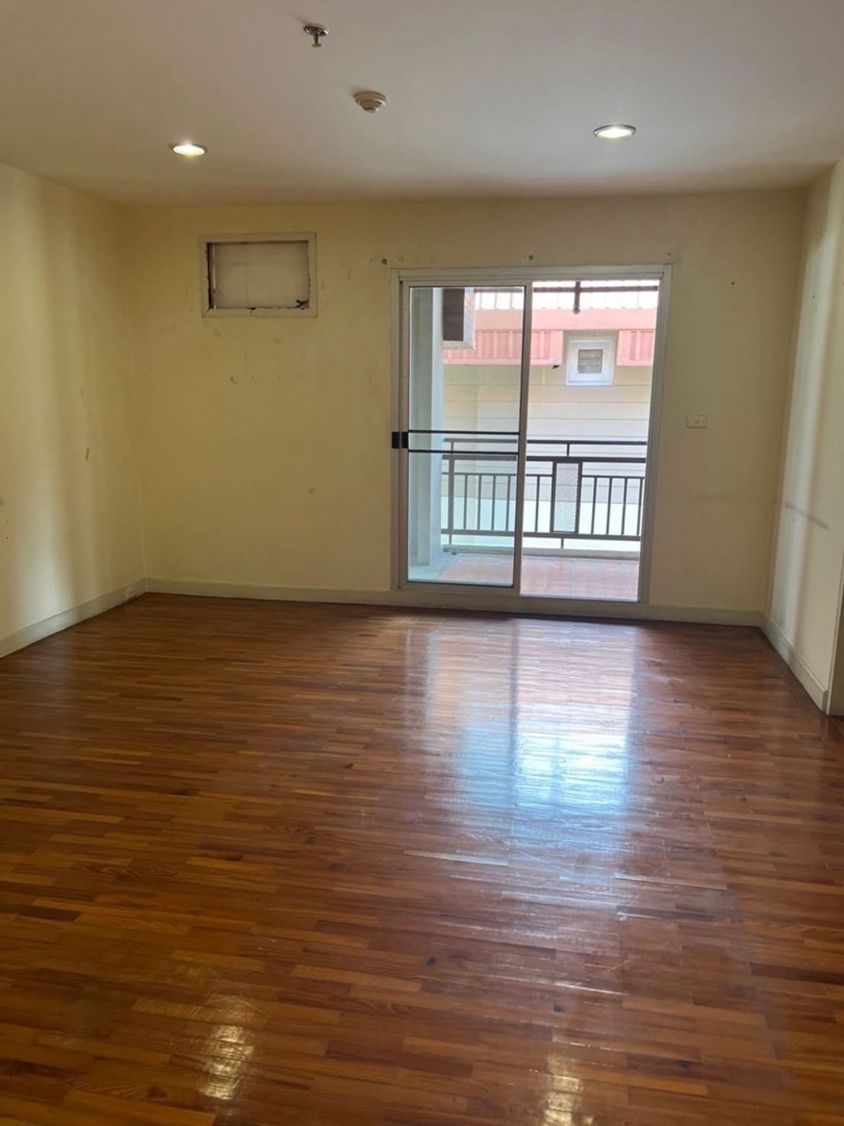 ขายคอนโดพระราม 8 สามเสน ราชวัตร : 📌ขายคอนโด บ้านสวนสุโขทัย ขนาด 871.48 Sq.m 9 ห้องนอน 12 ห้องน้ำ ราคา 80 MB ติดต่อ 086-795-9997 (จิมมี่)