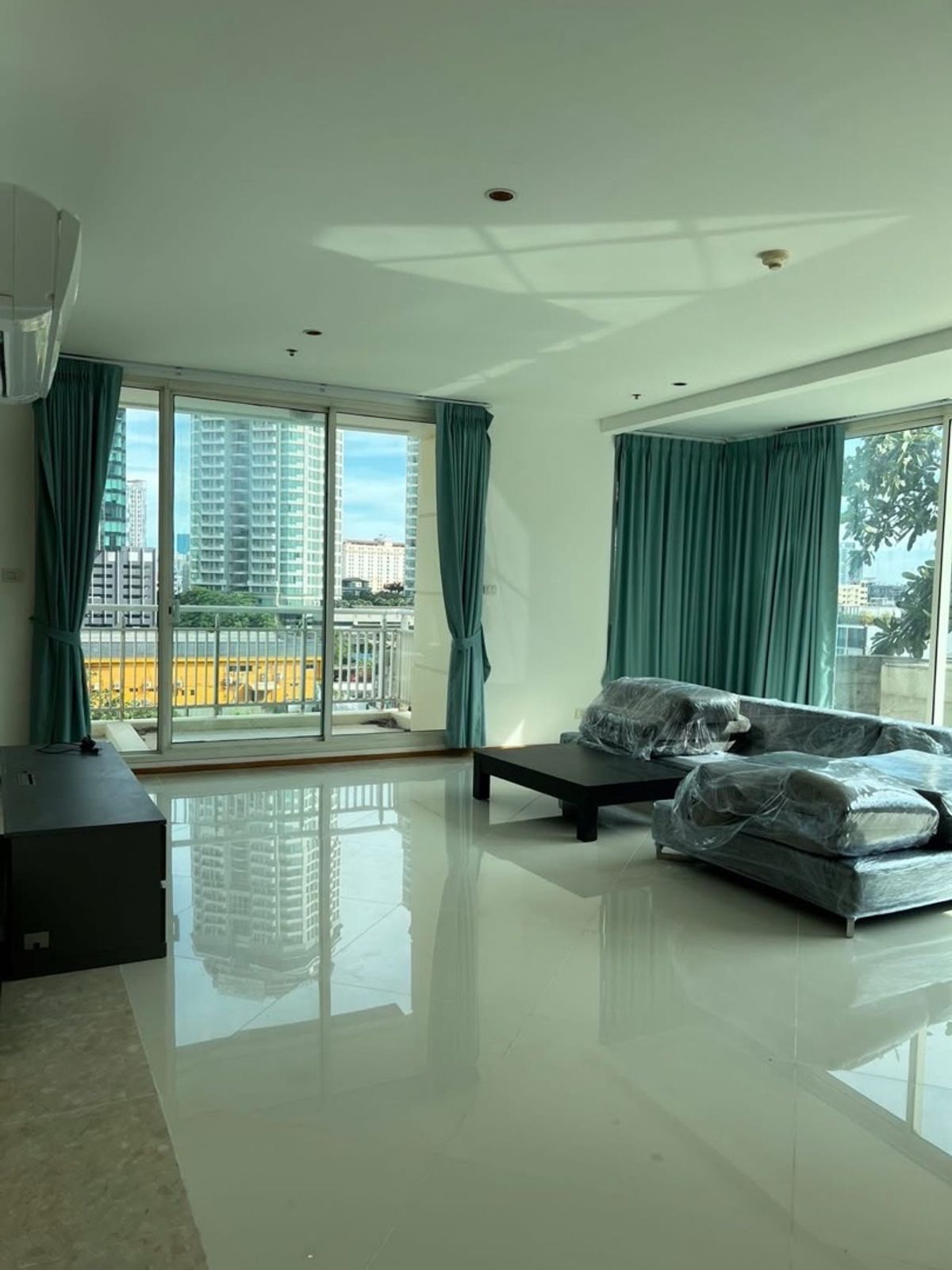 ขายคอนโดสาทร นราธิวาส : 📌ขาย Penthouse The Emprie place sathorn ขนาด 370.87 Sq.m 3 bed 4 bath 3 ที่จอดรถ +สระว่ายน้ำส่วนตัว ราคา 44.4 MB ติดต่อ 086-795-9997 (จิมมี่)