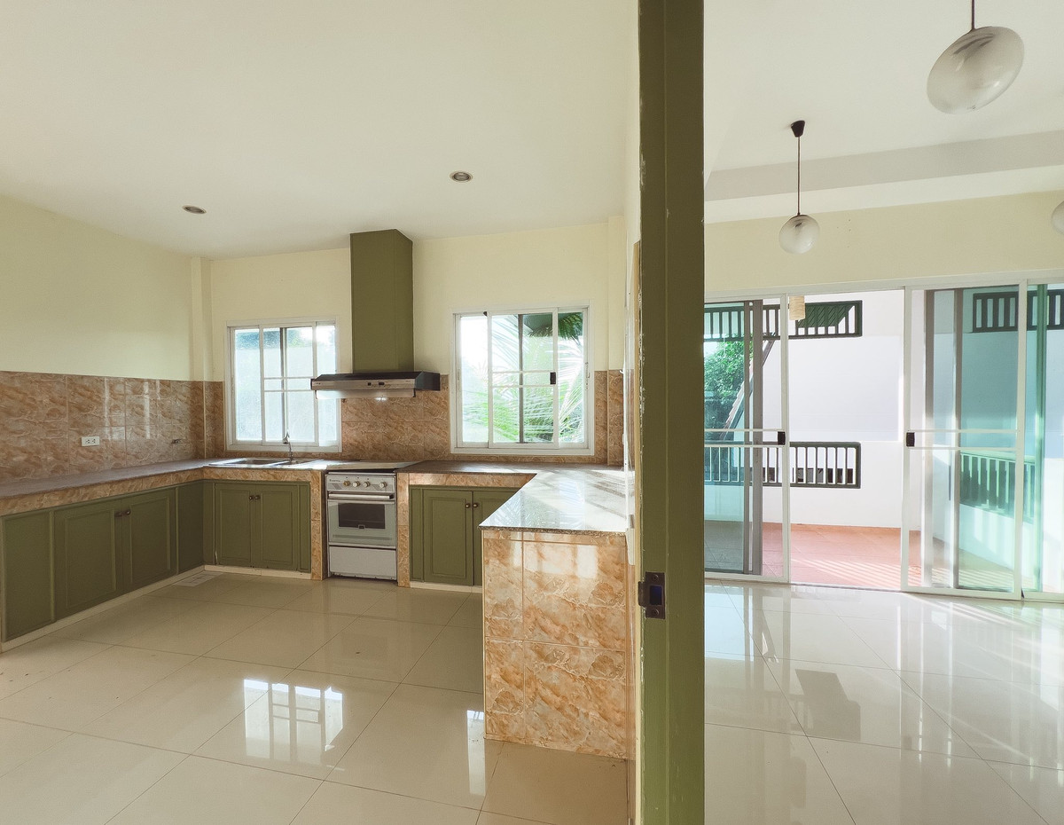 For SaleHousePattaya, Bangsaen, Chonburi : House for sale in Pattaya With a private pool over 1 rai