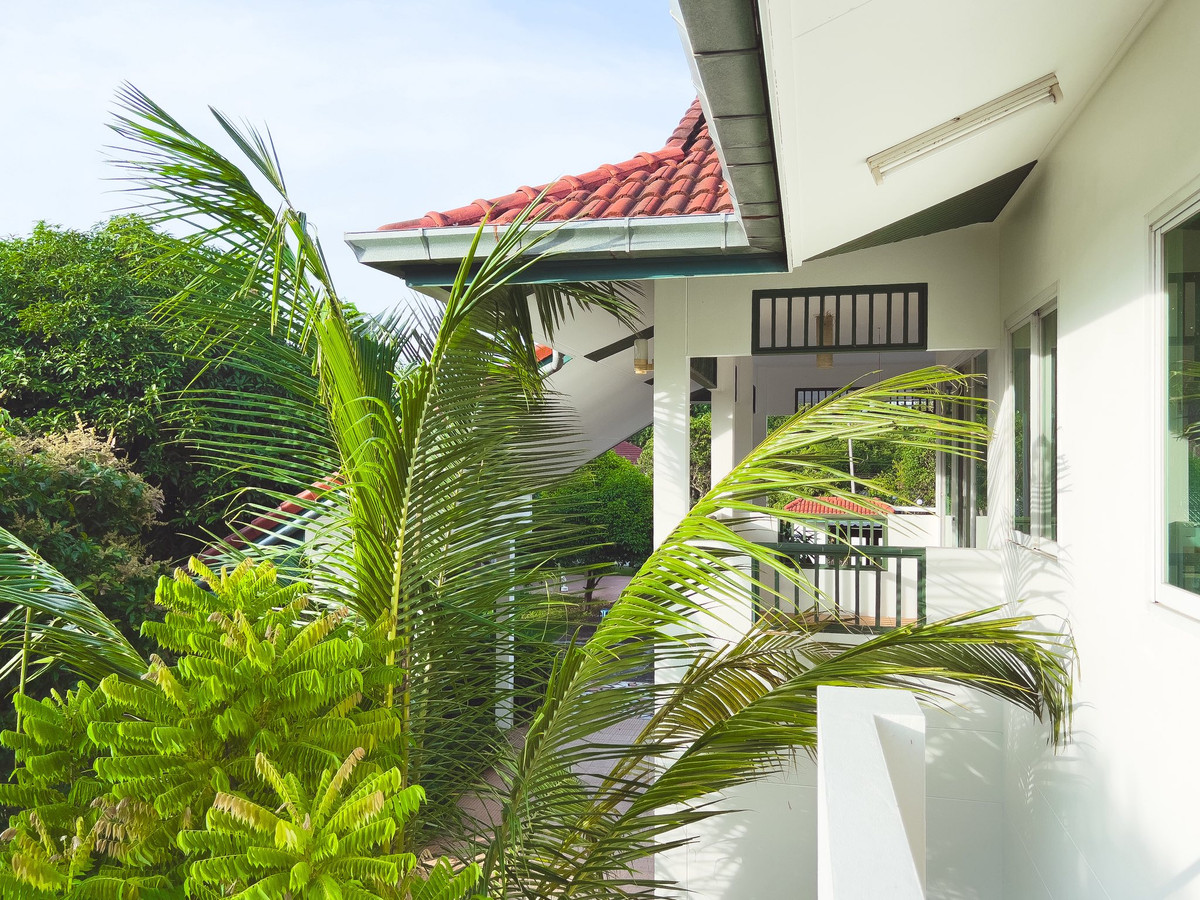 For SaleHousePattaya, Bangsaen, Chonburi : House for sale in Pattaya With a private pool over 1 rai