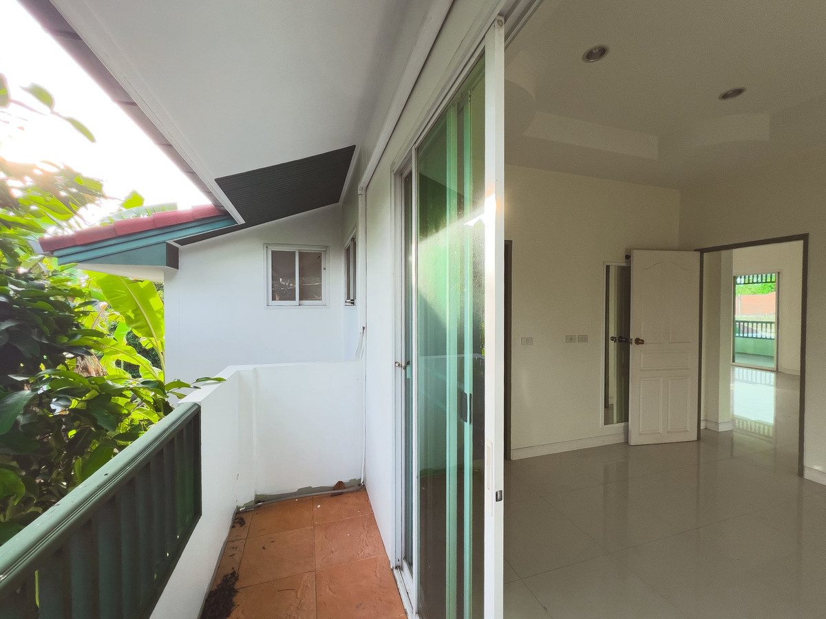 For SaleHousePattaya, Bangsaen, Chonburi : House for sale in Pattaya With a private pool over 1 rai