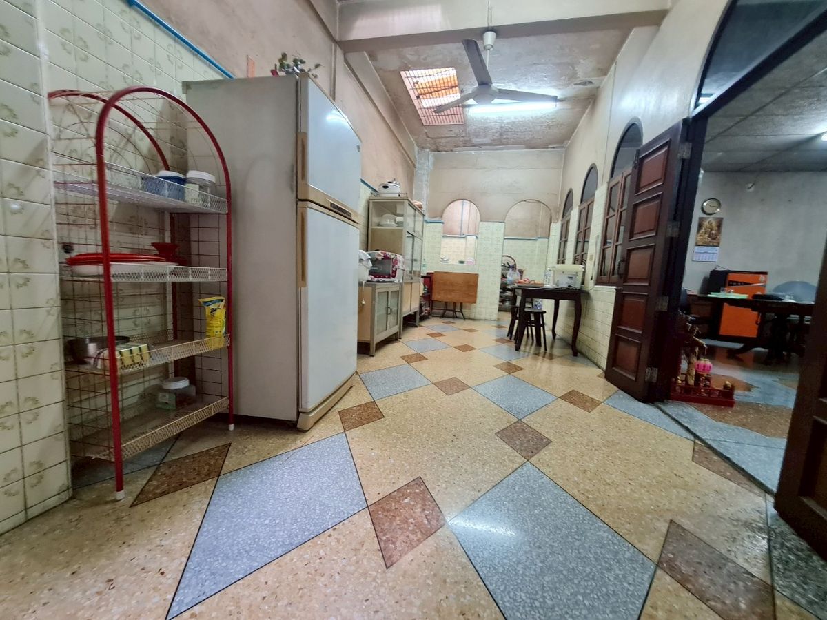 ขายทาวน์โฮมคลองเตย กล้วยน้ำไท : ขายทาวน์โฮม 3 ชั้น 2 ห้อง เนื้อที่ 62 ตร.ว. หมู่บ้านร่วมจิตร ทำเลทอง การเดินทางสะดวกมาก ซอยสุขุมวิท 22