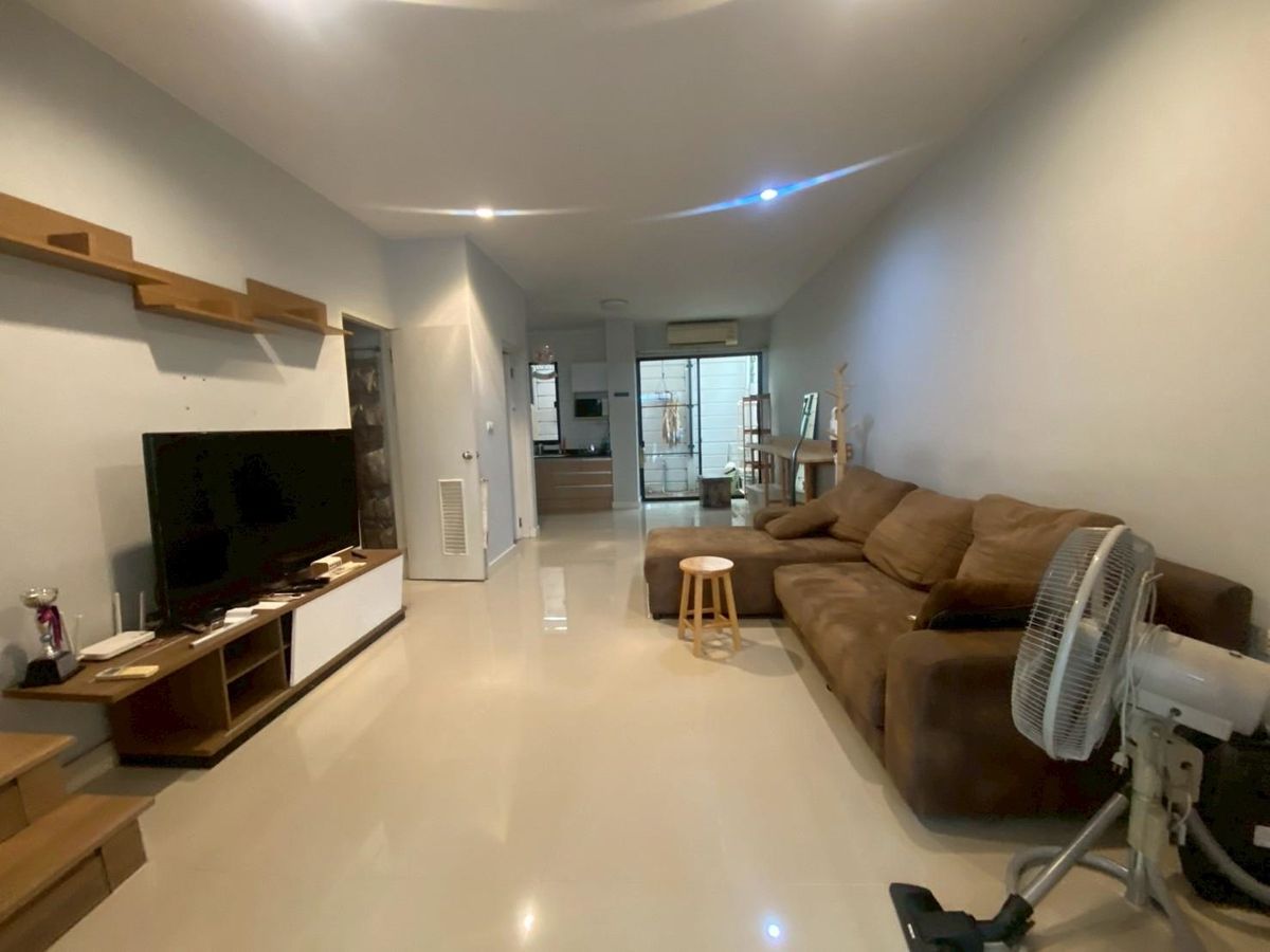 For SaleTownhomeVipawadee, Don Mueang, Lak Si : Three -story townhome for sale Signature Vibhavadi 60 project, beautiful house, good location, ready to stay