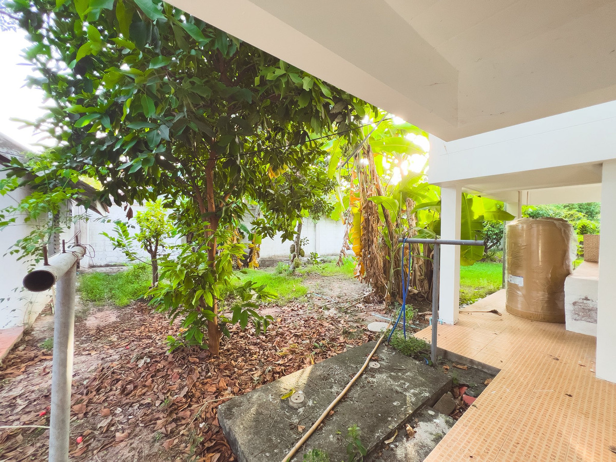 For SaleHousePattaya, Bangsaen, Chonburi : House for sale in Pattaya With a private pool over 1 rai