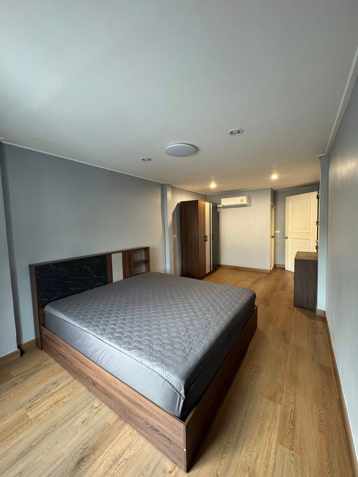 For RentHousePattanakan, Srinakarin : 🔴22,000 ฿ 🔴 🔴 𝗦𝗿𝗶𝗻𝗮𝗸𝗮𝗿𝗶𝗻┃ 𝗦𝗿𝗶𝗻𝗮𝗸𝗮𝗿𝗶𝗻┃ Srinakarin goldfish ✅ Near MRT Sri Dan Yin, please service 🙏 Interested in greeting 𝙇𝙄𝙉𝙀 Mana (answer very quickly): 📱 Property code 6810-03053: ID LINE:@bbcondo88