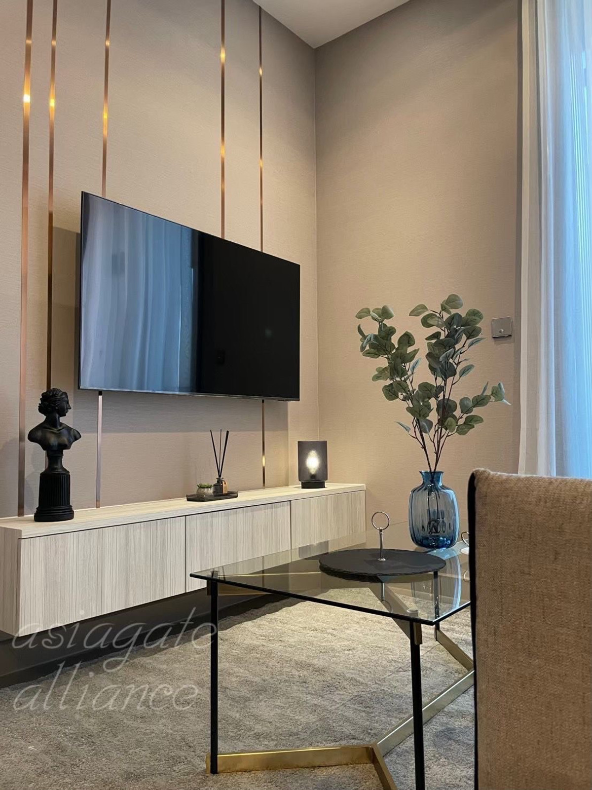 ให้เช่าคอนโดพระราม 9 เพชรบุรีตัดใหม่ RCA : NICE DECORATION -- FOR RENT 1 BEDROOM 48 SQ.M -- READY TO MOVE IN -- Call now 094-641-5974