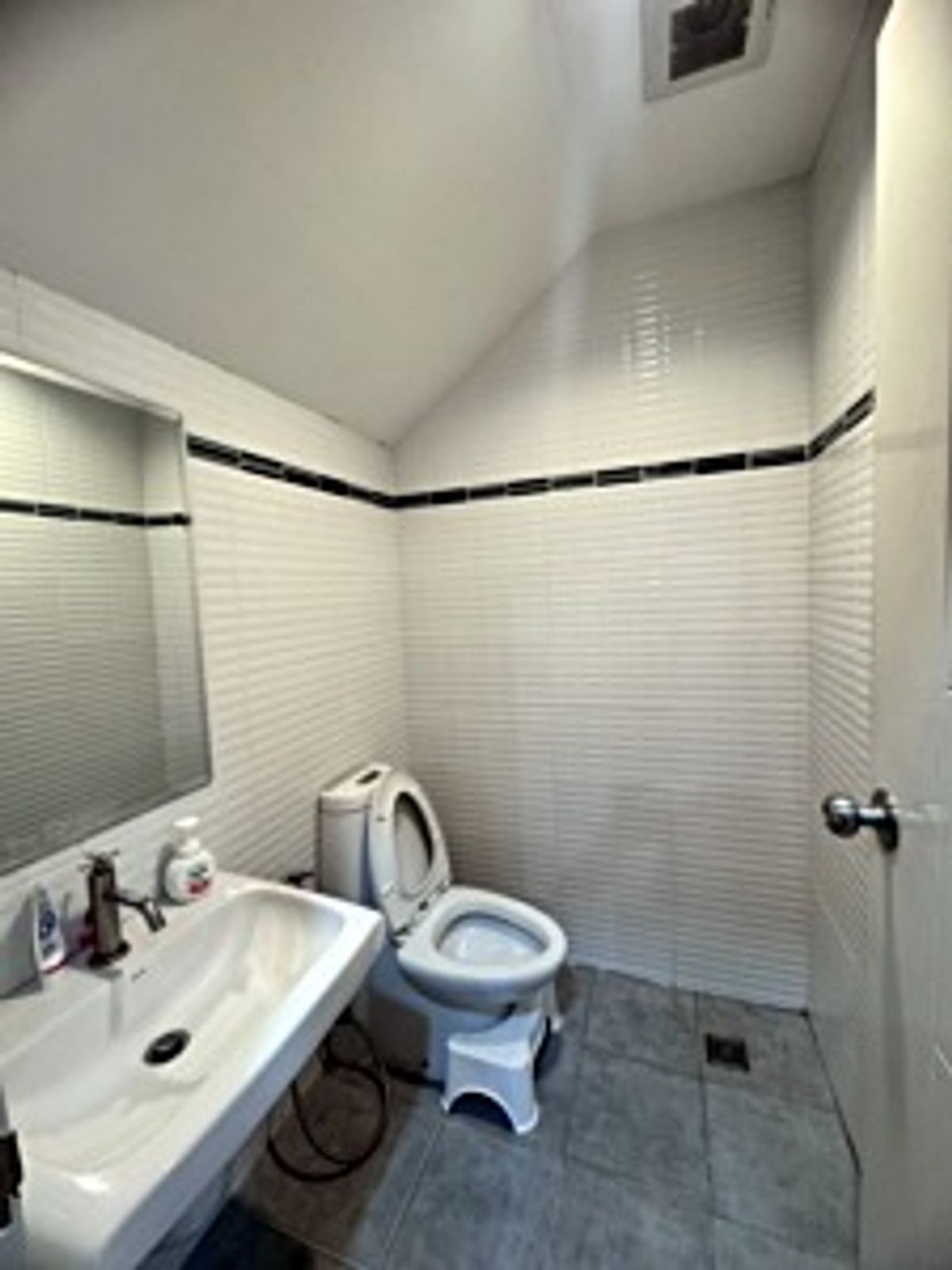 For SaleTownhomePattanakan, Srinakarin : Special opportunity! 3 -story townhouse for sale, brand new condition Ready Golden Location Development 44 (N.1884)