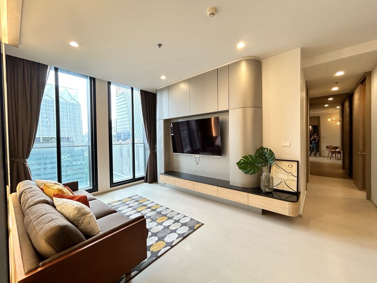 ให้เช่าคอนโดวิทยุ ชิดลม หลังสวน : Don’t Miss Out! 2BR Noble Ploenchit Now Only 80,000 THB (Down from 90,000)