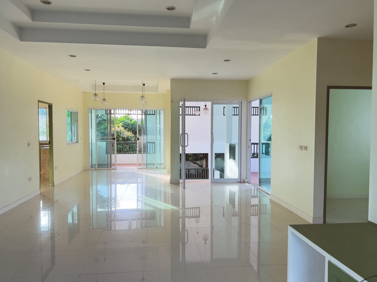 For SaleHousePattaya, Bangsaen, Chonburi : House for sale in Pattaya With a private pool over 1 rai