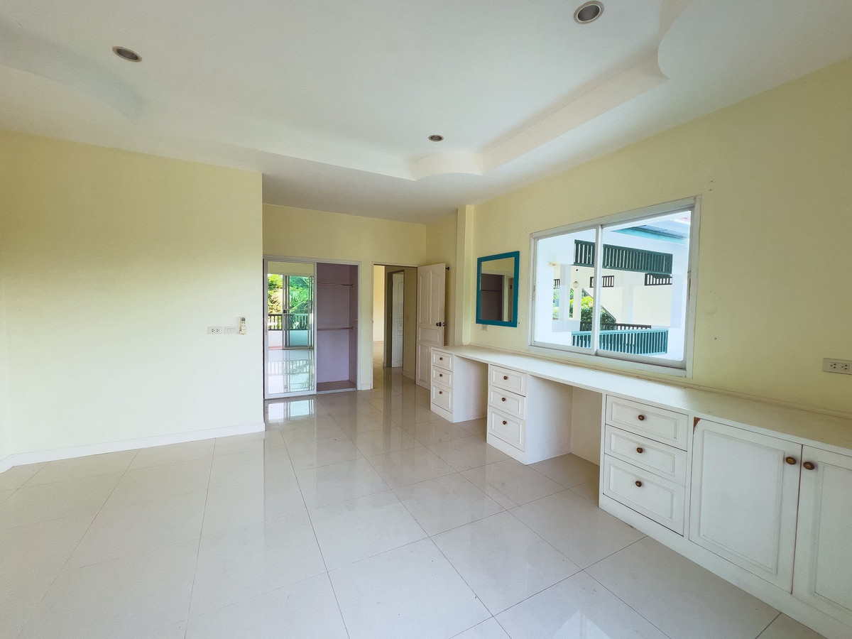 For SaleHousePattaya, Bangsaen, Chonburi : House for sale in Pattaya With a private pool over 1 rai