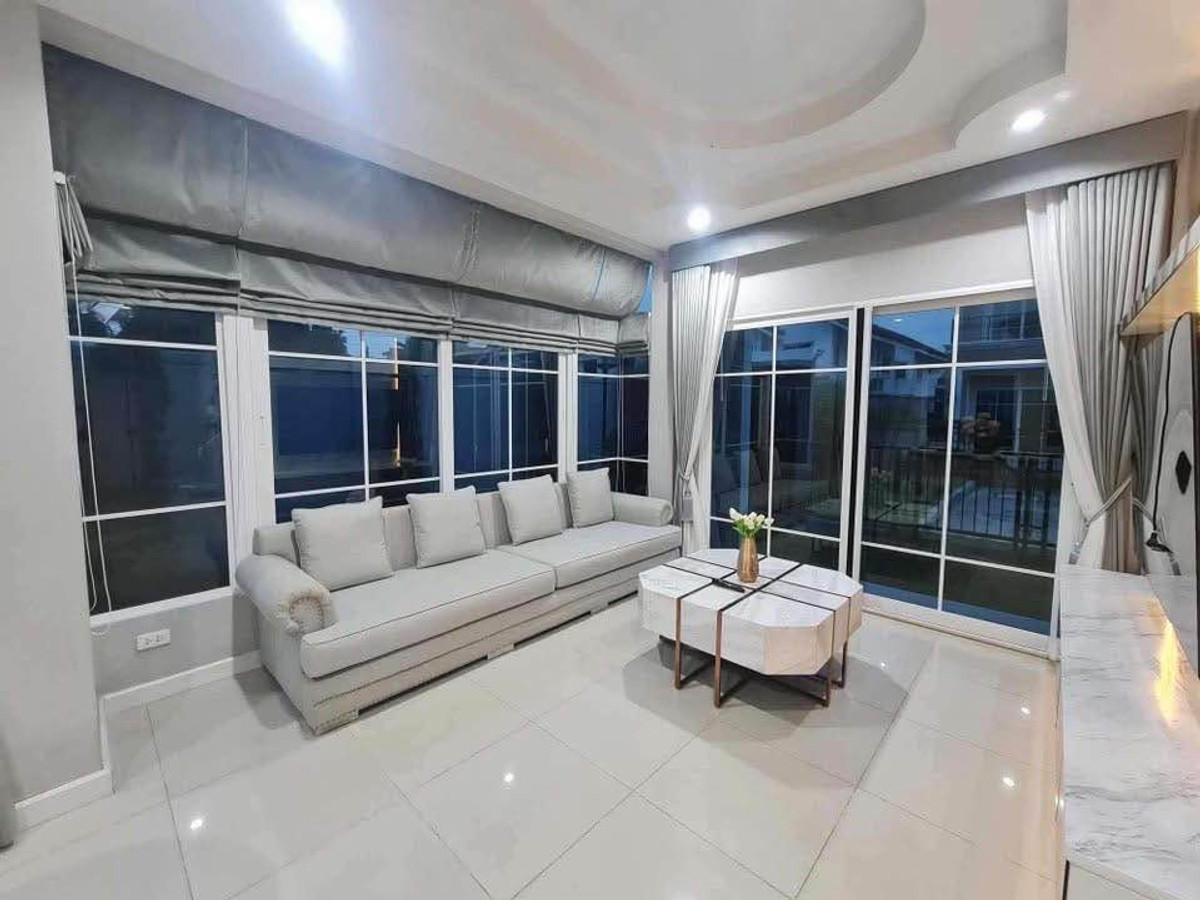 Rent a detached house, Grandio Ram Intra-4 bedroom luxury rings behind the corner furniture, luxury, with electrical appliances. Loading...