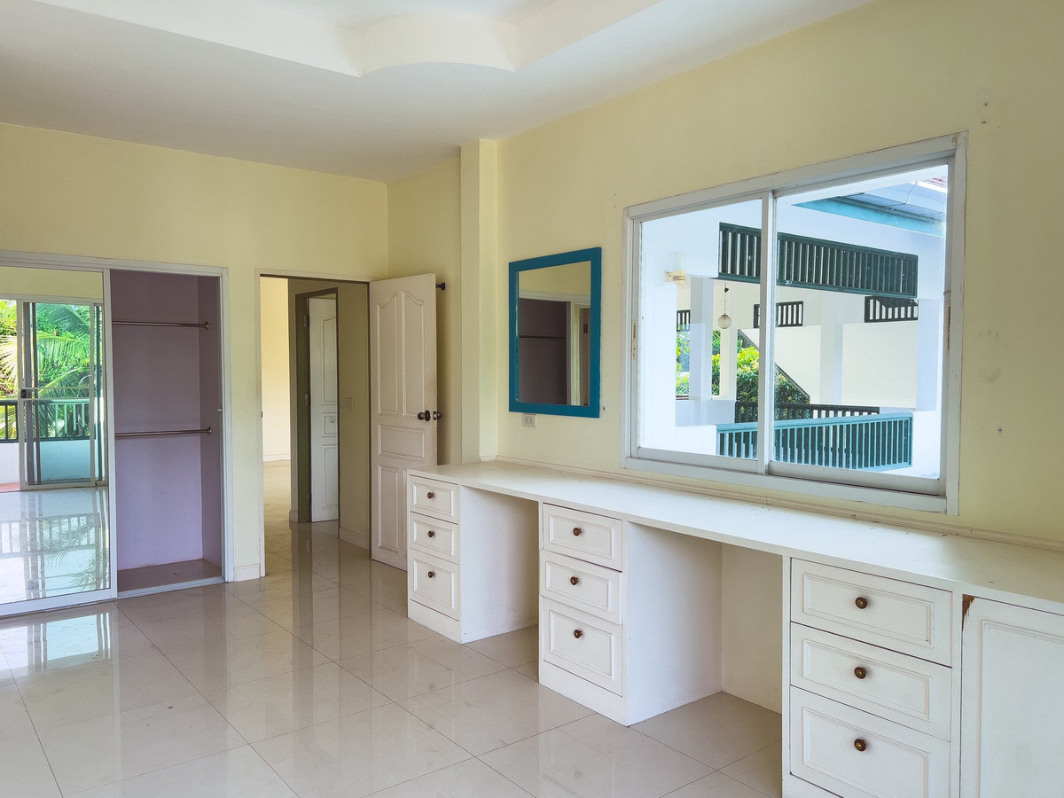 For SaleHousePattaya, Bangsaen, Chonburi : House for sale in Pattaya With a private pool over 1 rai