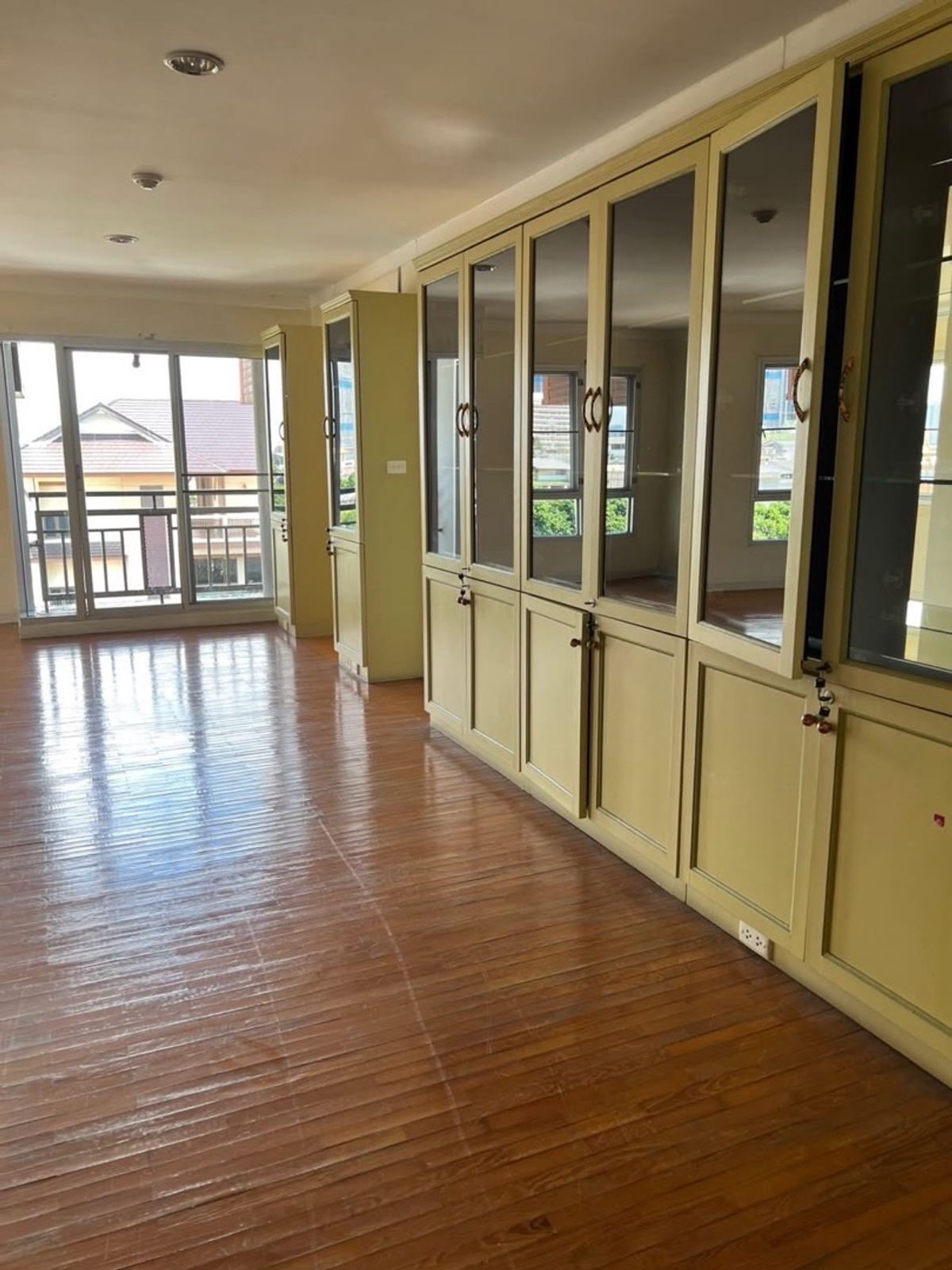 ขายคอนโดพระราม 8 สามเสน ราชวัตร : 📌ขายคอนโด บ้านสวนสุโขทัย ขนาด 871.48 Sq.m 9 ห้องนอน 12 ห้องน้ำ ราคา 80 MB ติดต่อ 086-795-9997 (จิมมี่)