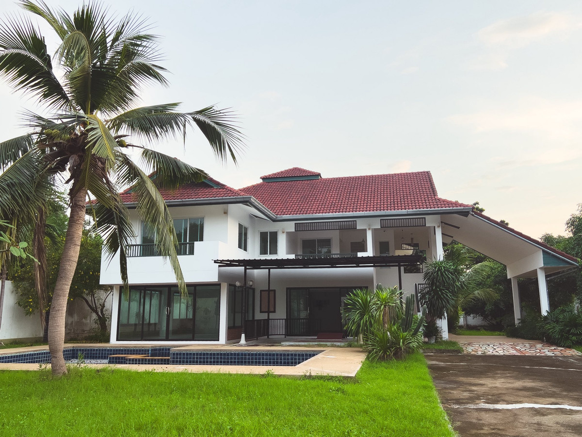 ขายบ้านพัทยา บางแสน ชลบุรี สัตหีบ : ขายบ้านเดี่ยวพัทยา พร้อมสระว่ายน้ำส่วนตัว พื้นที่มากกว่า 1 ไร่ 