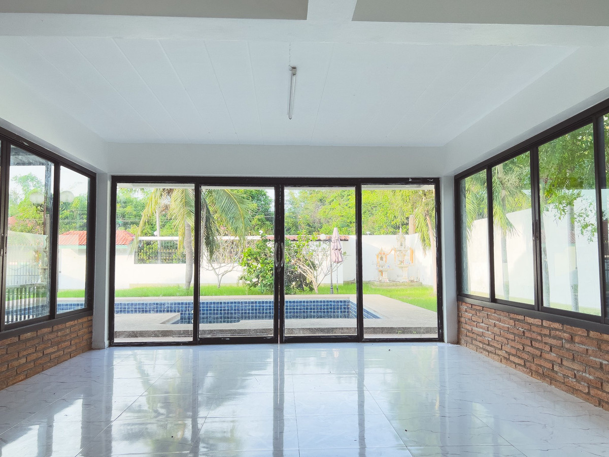 For SaleHousePattaya, Bangsaen, Chonburi : House for sale in Pattaya With a private pool over 1 rai