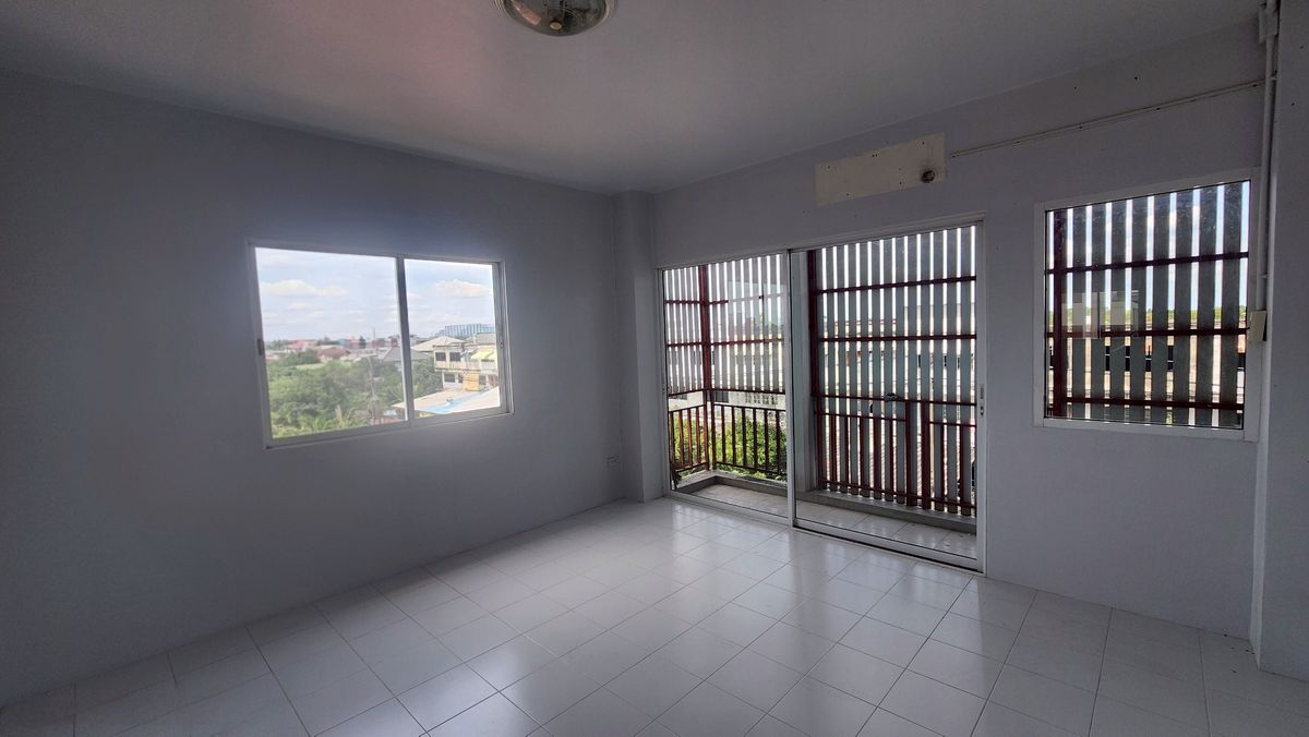 ขายอาคารพาณิชย์นวมินทร์ รามอินทรา : ขายอาคารพาณิชย์ 3.5 ชั้นพร้อมผู้เช่า เนื้อที่ 51 ตร.ว. หลังมุม ตั้งอยู่ในซอยสายไหมซอย 6