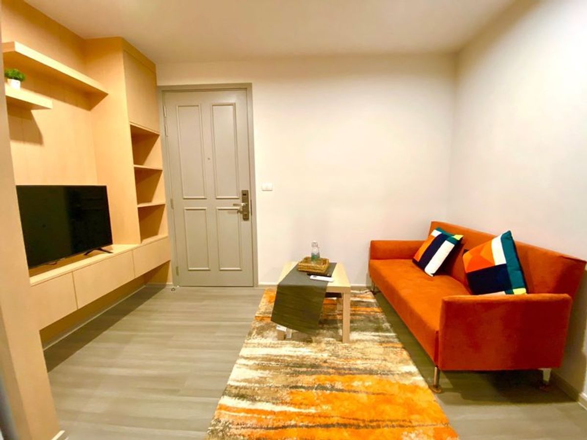 For RentCondoPinklao, Charansanitwong : In the room, like being with nature with real furniture