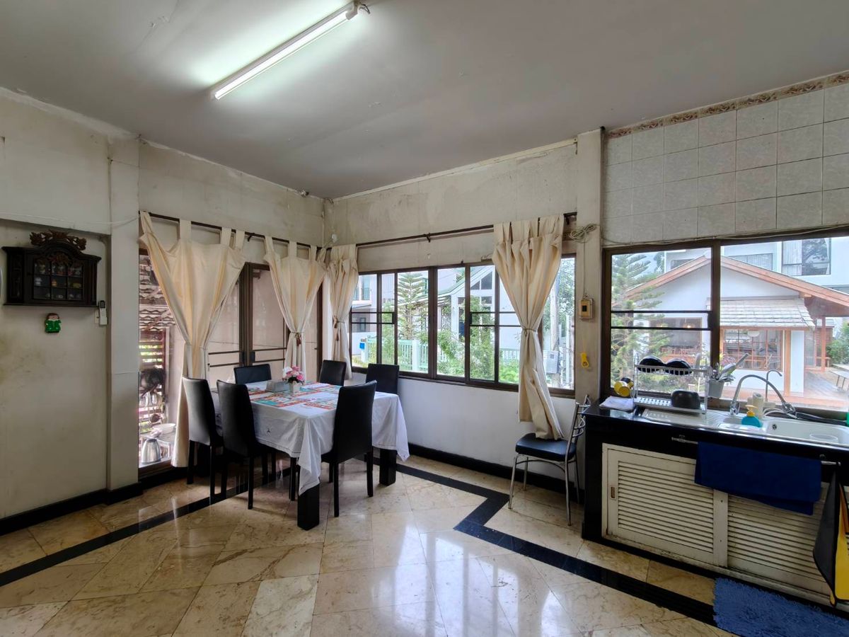 ขายบ้านเชียงใหม่ : ขายบ้านพร้อมที่ดินแปลงสวย 160 ตารางวา ทำเลทอง ใจกลางเชียงใหม่