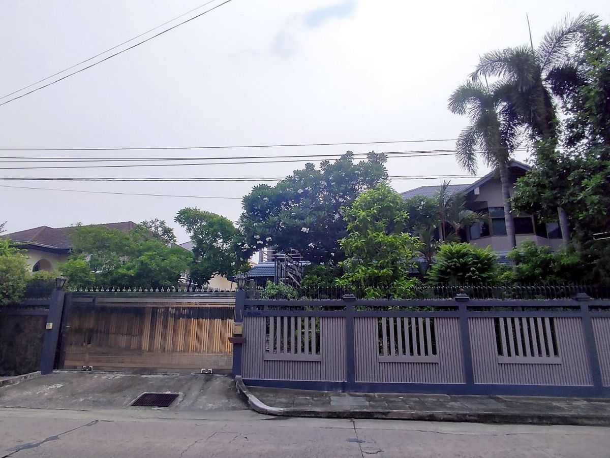 For SaleHouseMin Buri, Romklao : House for sale in Sammakorn Ramkhamhaeng 112, luxury single house near the lake on Ramkhamhaeng Road 112