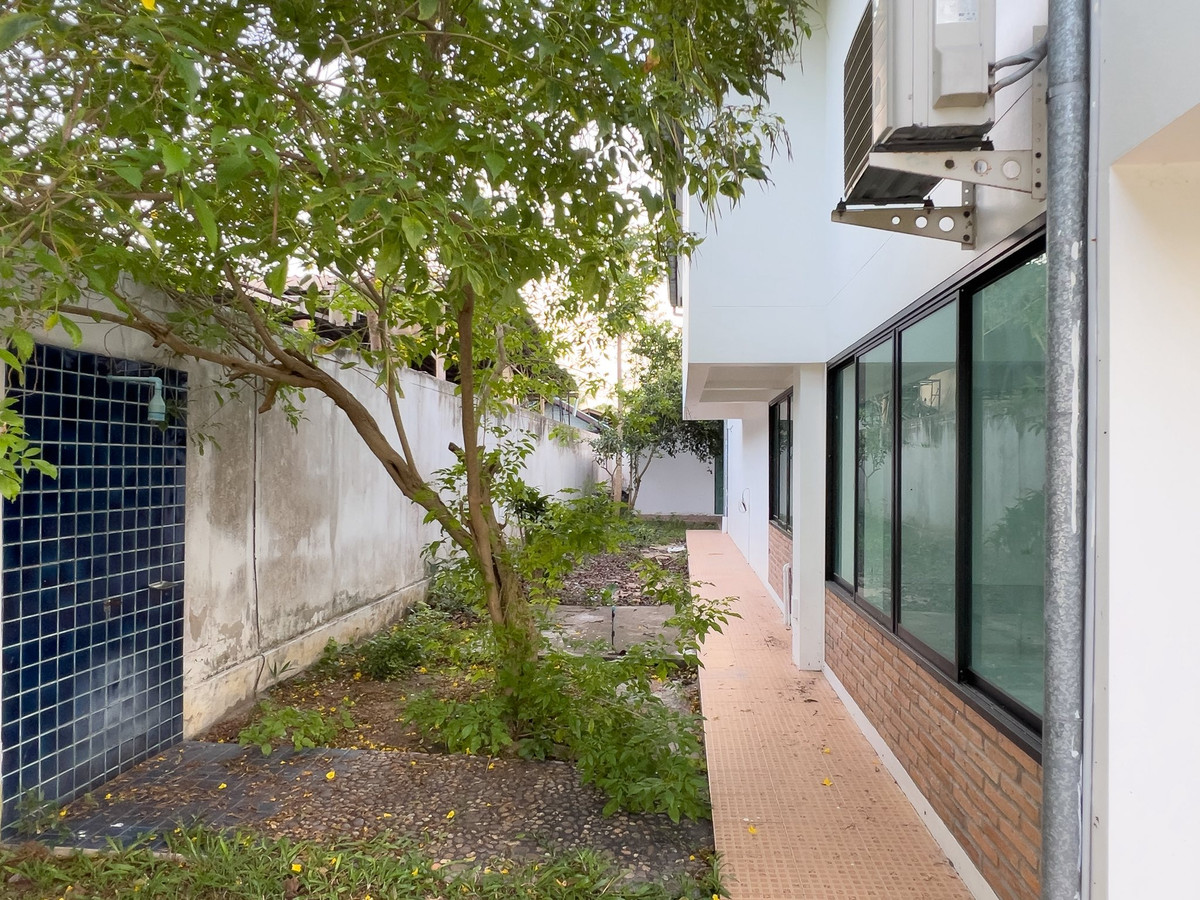 For SaleHousePattaya, Bangsaen, Chonburi : House for sale in Pattaya With a private pool over 1 rai