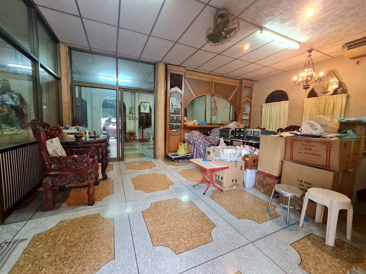 ขายทาวน์โฮมคลองเตย กล้วยน้ำไท : ขายทาวน์โฮม 3 ชั้น 2 ห้อง เนื้อที่ 62 ตร.ว. หมู่บ้านร่วมจิตร ทำเลทอง การเดินทางสะดวกมาก ซอยสุขุมวิท 22