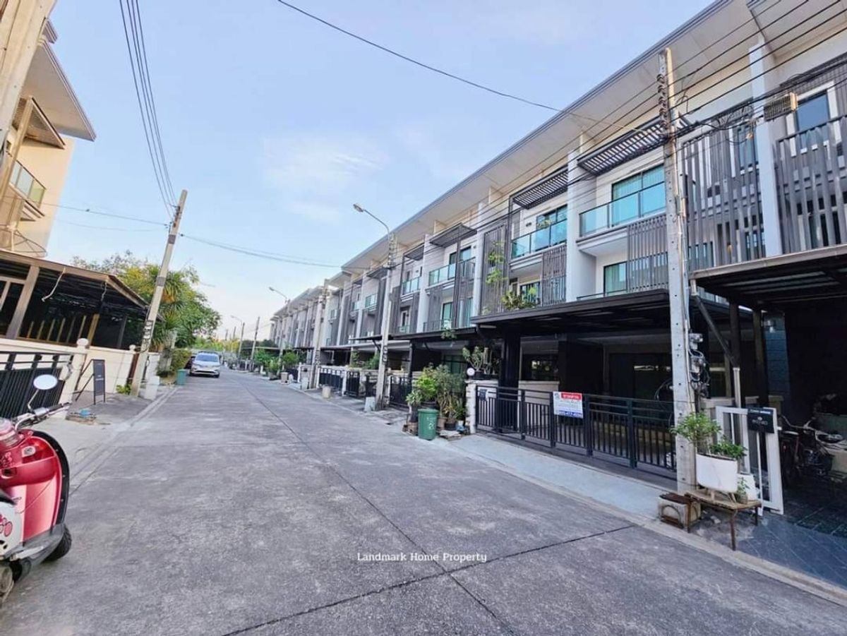 For RentTownhomeNonthaburi, Bang Yai, Bangbuathong : 3-story townhome with furniture for rent in Rattanathibet-Bang Yai Near Kasemrad Hospital, Rattanathibet, only 650 meters