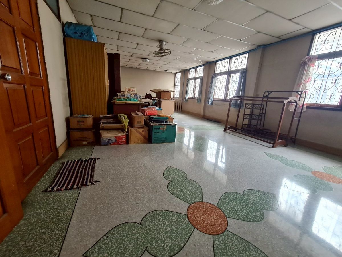 ขายทาวน์โฮมคลองเตย กล้วยน้ำไท : ขายทาวน์โฮม 3 ชั้น 2 ห้อง เนื้อที่ 62 ตร.ว. หมู่บ้านร่วมจิตร ทำเลทอง การเดินทางสะดวกมาก ซอยสุขุมวิท 22