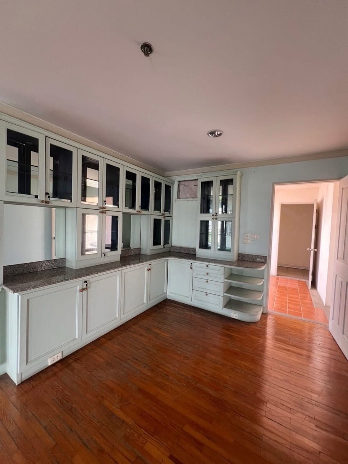 ขายคอนโดพระราม 8 สามเสน ราชวัตร : 📌ขายคอนโด บ้านสวนสุโขทัย ขนาด 871.48 Sq.m 9 ห้องนอน 12 ห้องน้ำ ราคา 80 MB ติดต่อ 086-795-9997 (จิมมี่)