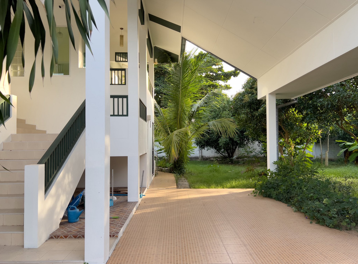 For SaleHousePattaya, Bangsaen, Chonburi : House for sale in Pattaya With a private pool over 1 rai