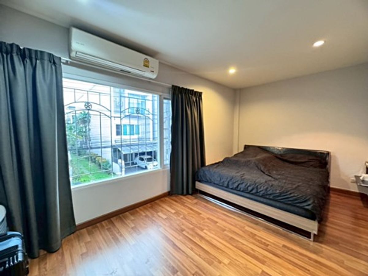 For SaleTownhomePattanakan, Srinakarin : Special opportunity! 3 -story townhouse for sale, brand new condition Ready Golden Location Development 44 (N.1884)