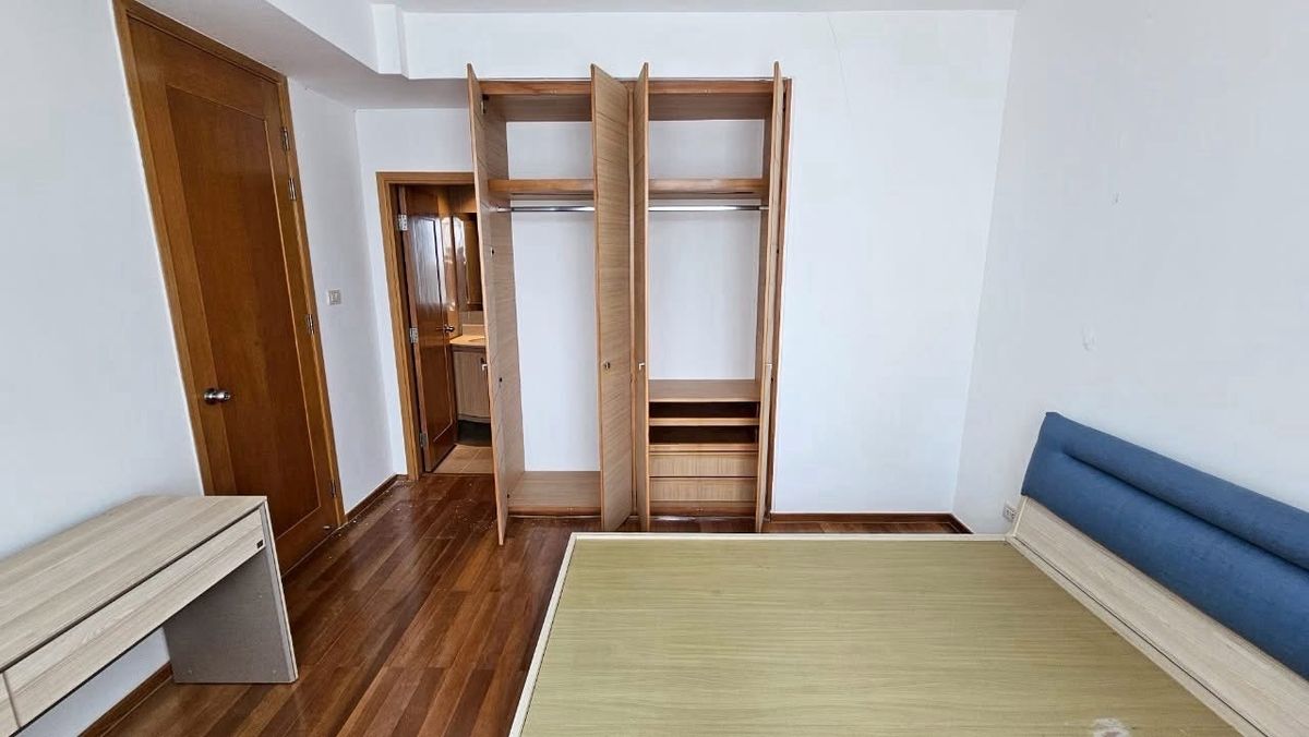 ขายคอนโดสาทร นราธิวาส : 📌ขาย Penthouse The Emprie place sathorn ขนาด 370.87 Sq.m 3 bed 4 bath 3 ที่จอดรถ +สระว่ายน้ำส่วนตัว ราคา 44.4 MB ติดต่อ 086-795-9997 (จิมมี่)