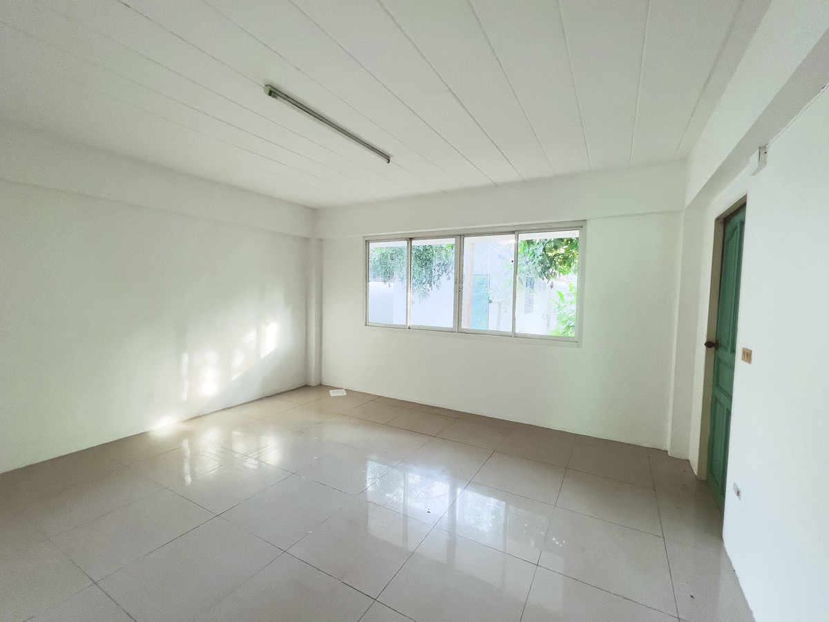 For SaleHousePattaya, Bangsaen, Chonburi : House for sale in Pattaya With a private pool over 1 rai