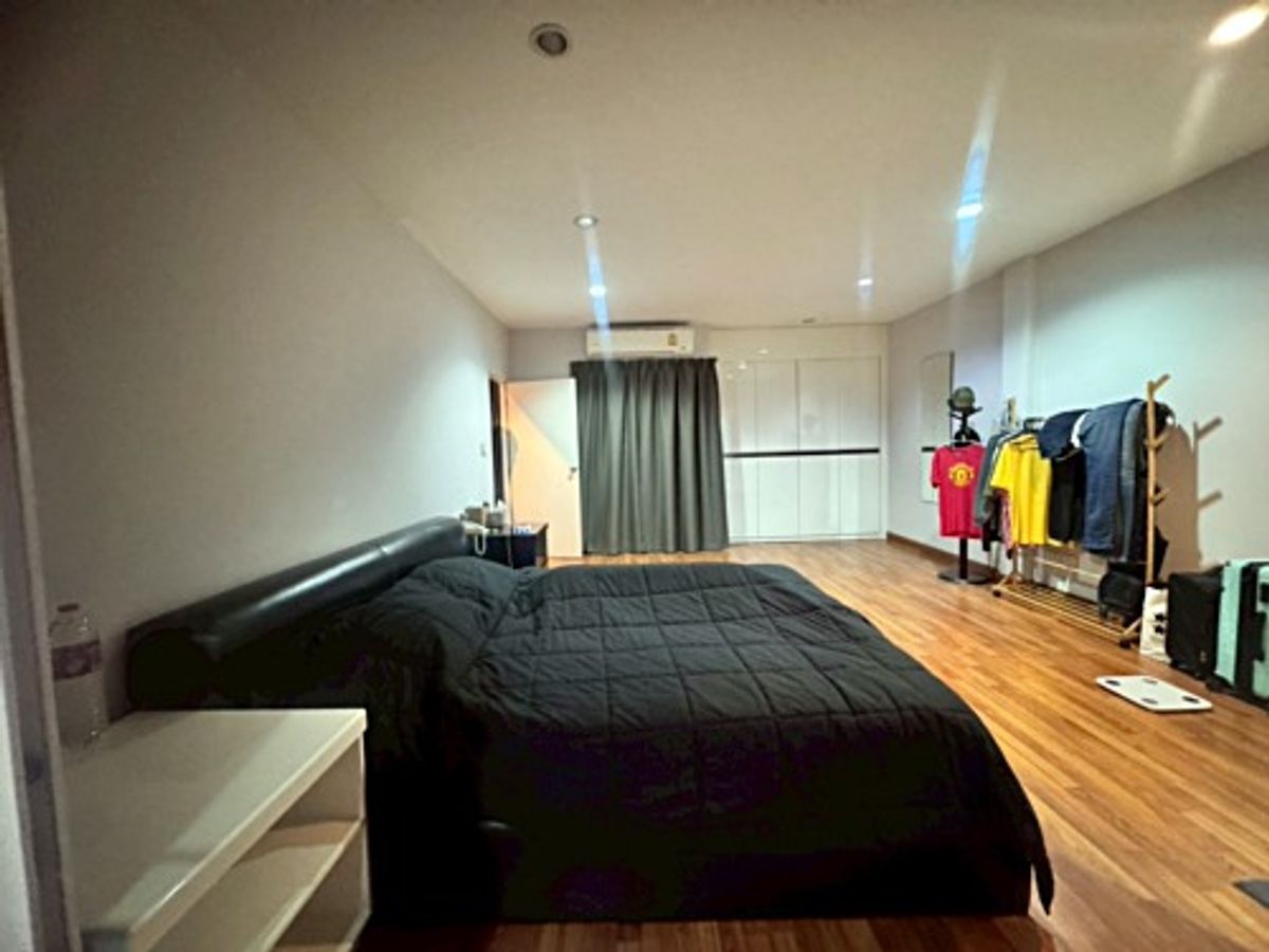 For SaleTownhomePattanakan, Srinakarin : Special opportunity! 3 -story townhouse for sale, brand new condition Ready Golden Location Development 44 (N.1884)