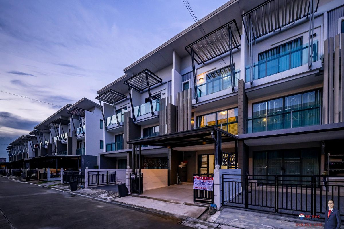 ขายทาวน์โฮมพระราม 2 บางขุนเทียน : [ New 🔸️ Listing! 2025 ] 🔸️ Town Avenue Cocos ทาวน์โฮมจาก Sansiri หลังมุม 22.5 ตร.วา (🟢 ต่อเติมครัวสวย L- Shape Modern ไว้ให้แล้ว 🔔 #ลงเสาเข็มครบ 🏗 ) พระรามสอง ซอย 50, แยก 7,  ใกล้ Central พระรามสอง เพียง 700 เมตร [ราคาพิเศษ!]
