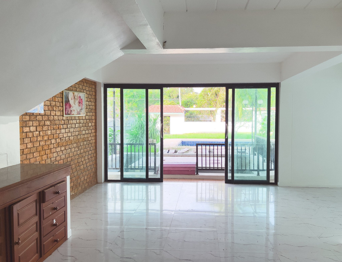 For SaleHousePattaya, Bangsaen, Chonburi : House for sale in Pattaya With a private pool over 1 rai