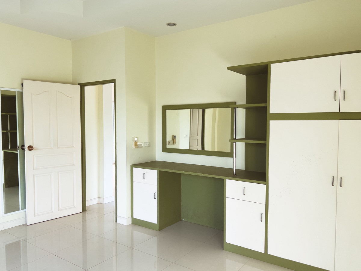 For SaleHousePattaya, Bangsaen, Chonburi : House for sale in Pattaya With a private pool over 1 rai