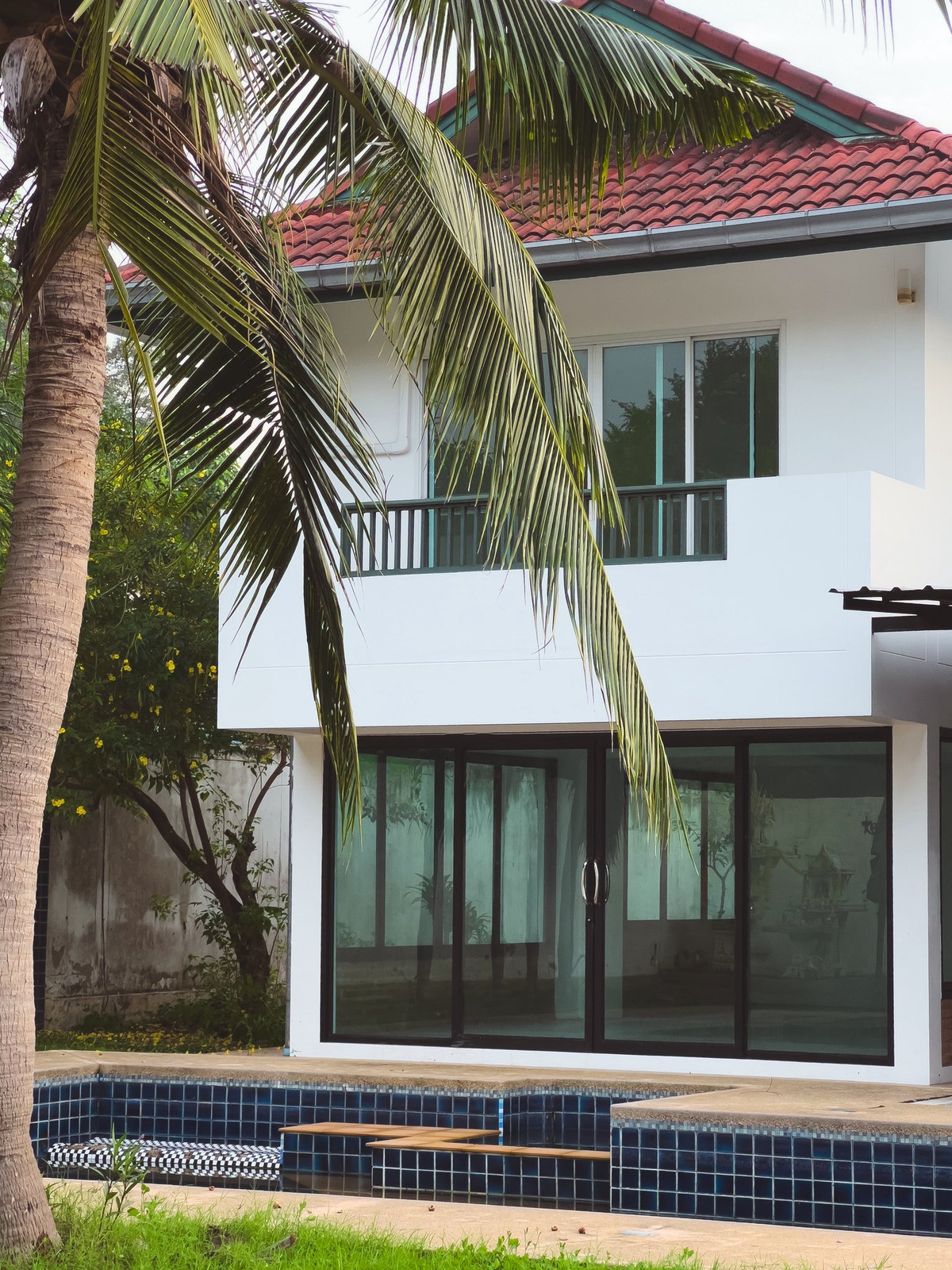 For SaleHousePattaya, Bangsaen, Chonburi : House for sale in Pattaya With a private pool over 1 rai