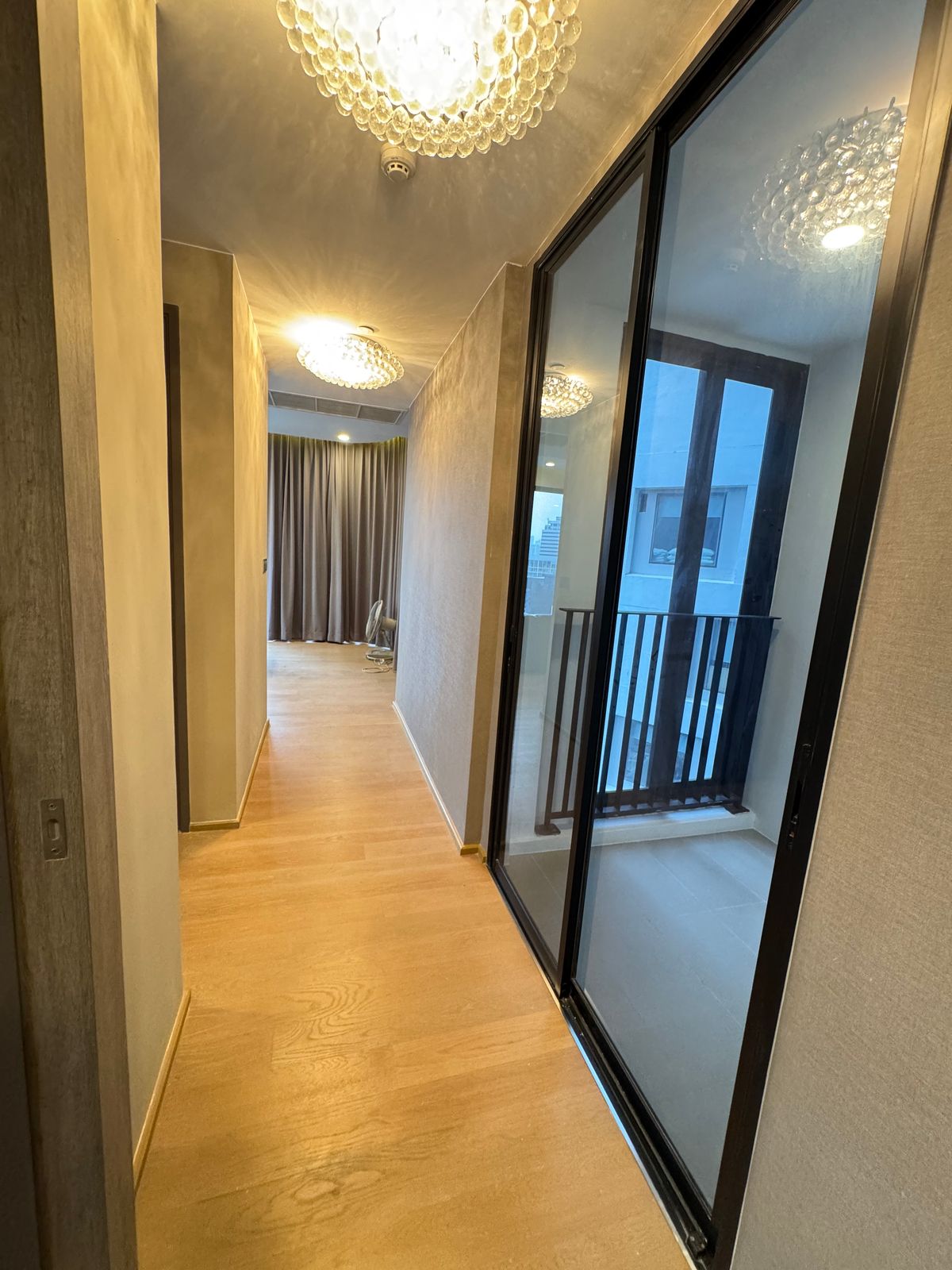 ขายคอนโดสยาม จุฬา สามย่าน : ขายด่วน แอชตัน จุฬา-สีลม 2 นอน 2 น้ำ 2 ที่จอดรถ ห้องใหม่ ไม่เคยเข้าอยู่ สภาพดี พร้อมเฟอร์ ไม่มี Defect เข้าอยู่ได้เลย