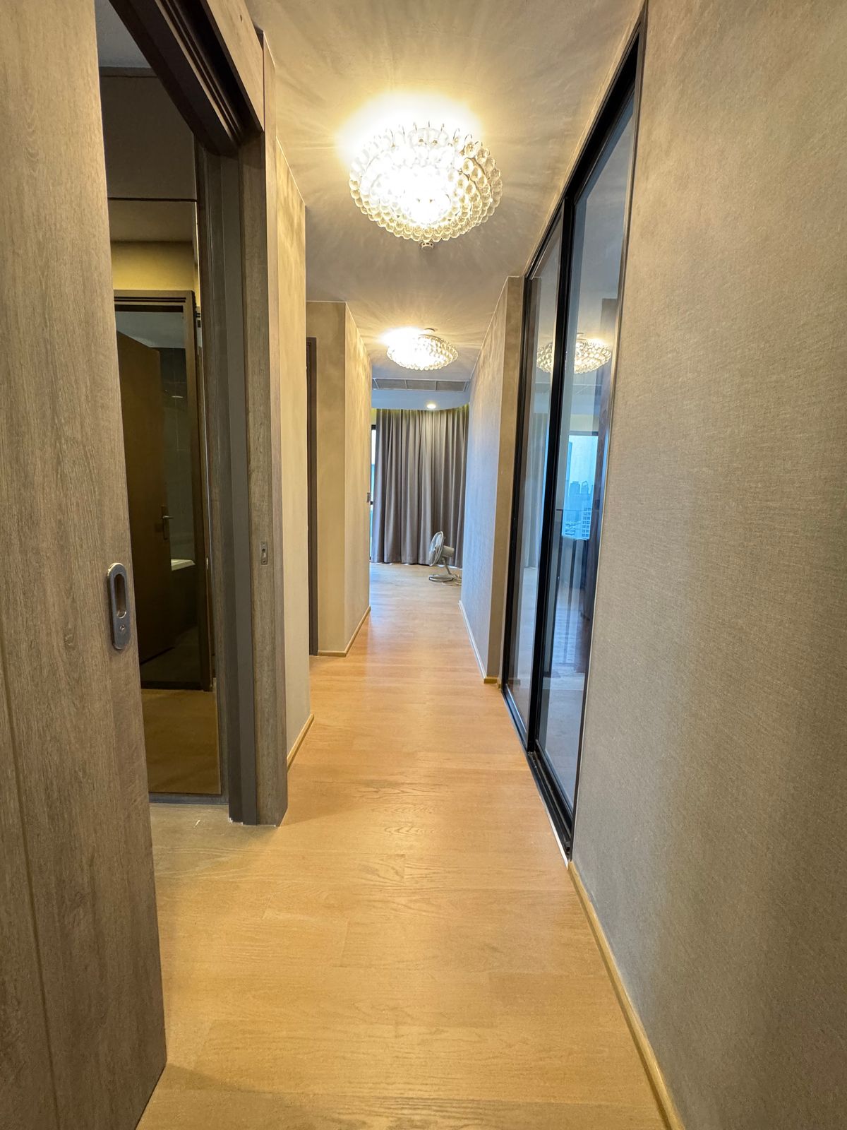 ขายคอนโดสยาม จุฬา สามย่าน : ขายด่วน แอชตัน จุฬา-สีลม 2 นอน 2 น้ำ 2 ที่จอดรถ ห้องใหม่ ไม่เคยเข้าอยู่ สภาพดี พร้อมเฟอร์ ไม่มี Defect เข้าอยู่ได้เลย