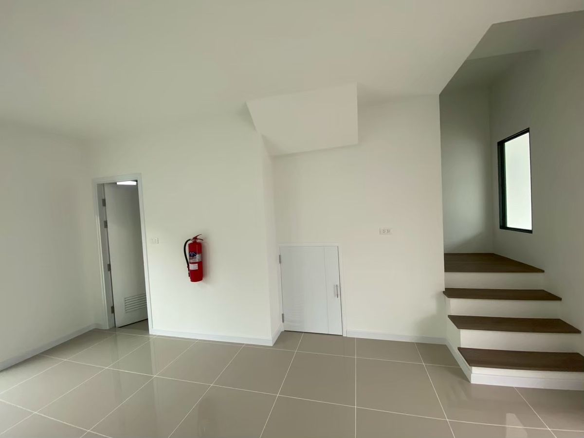 For SaleTownhomeBangna, Bearing, Lasalle : Sell ​​The Connect Bangna-Type Modish. Price 3,190,000 baht. Sold with YID 7.52% 💰 (about 20,000 baht/month rental) FIFA 087-808-3690