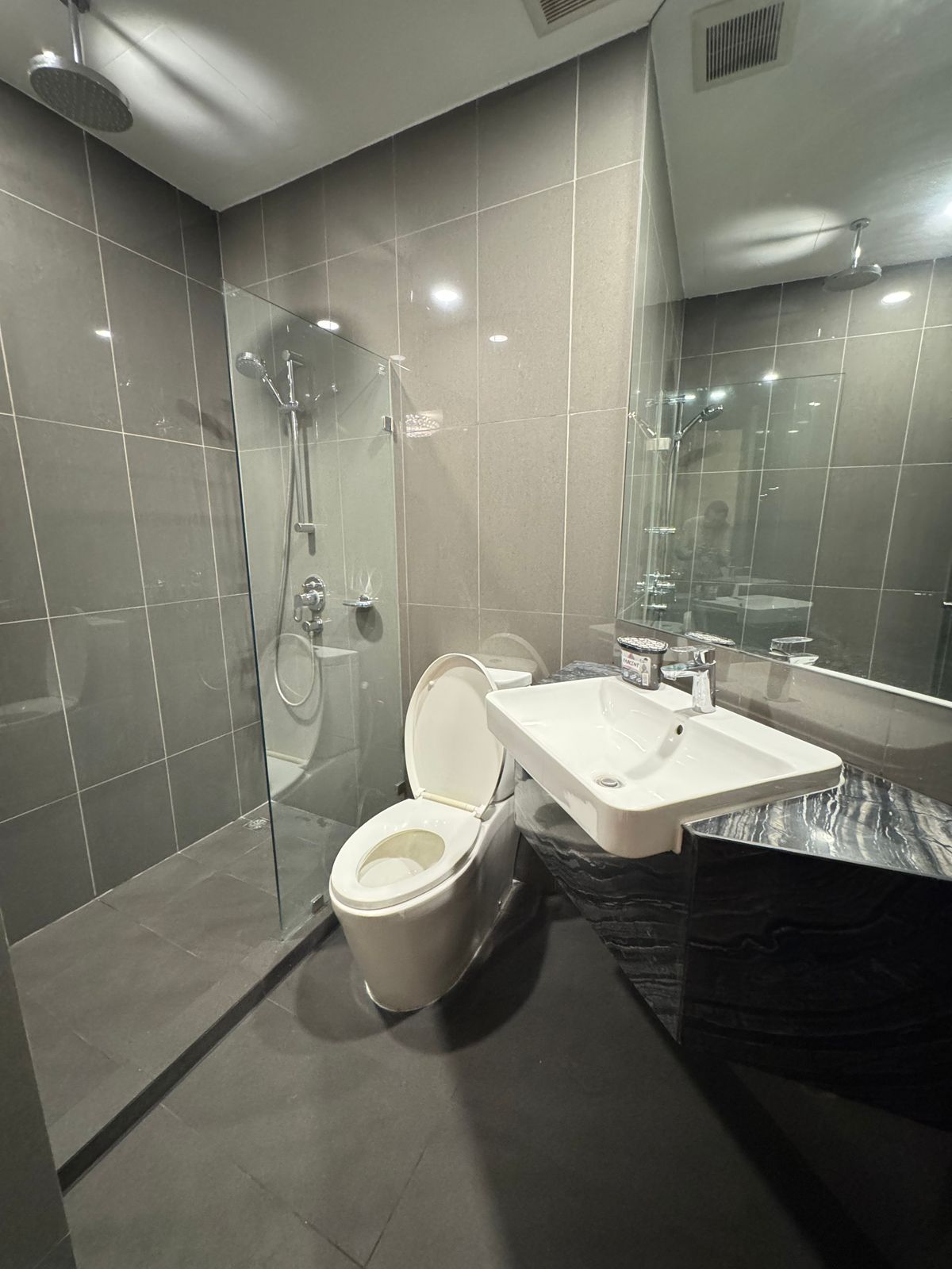 ขายคอนโดสยาม จุฬา สามย่าน : ขายด่วน แอชตัน จุฬา-สีลม 2 นอน 2 น้ำ 2 ที่จอดรถ ห้องใหม่ ไม่เคยเข้าอยู่ สภาพดี พร้อมเฟอร์ ไม่มี Defect เข้าอยู่ได้เลย