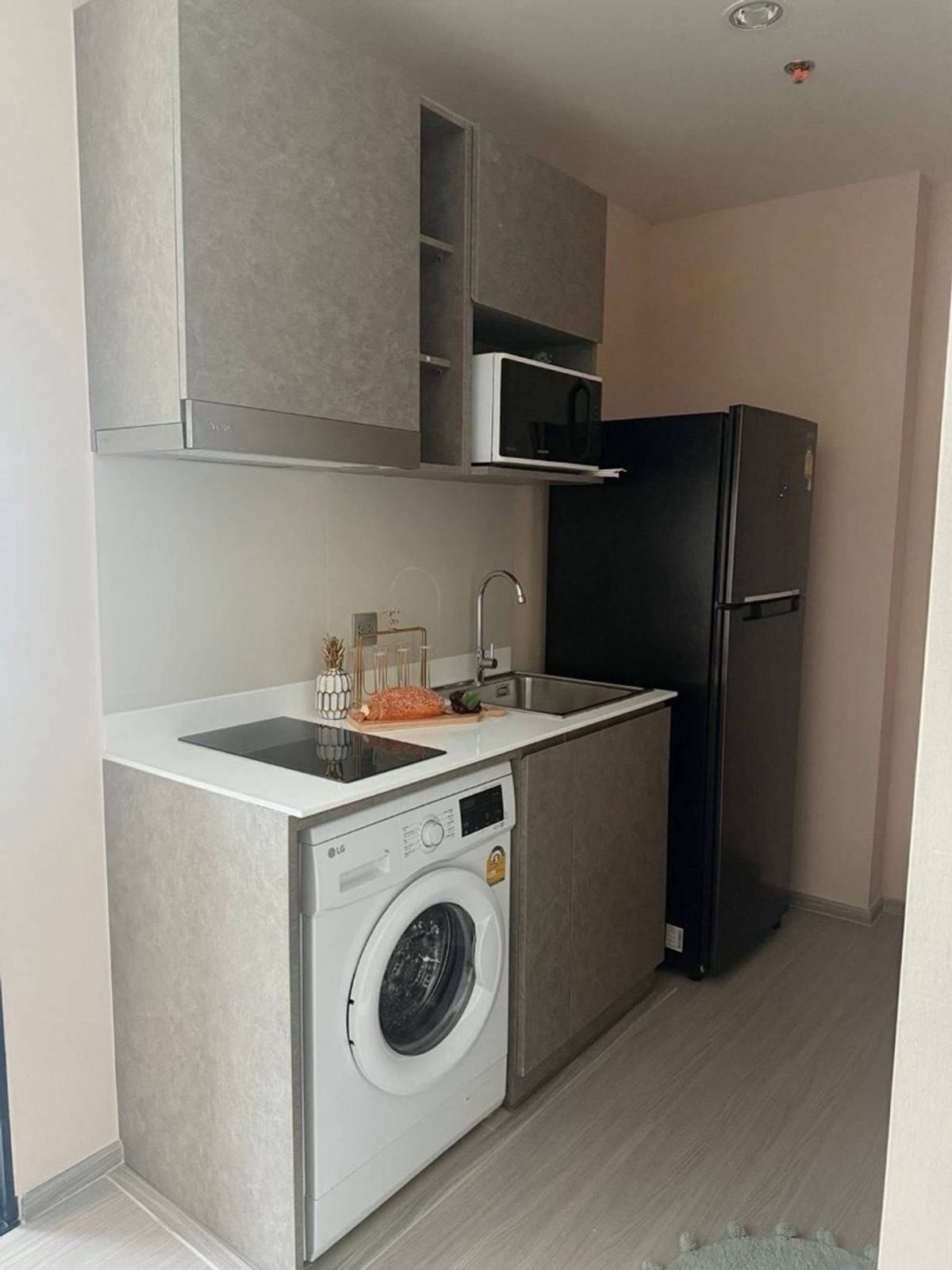 For RentCondoSamut Prakan,Samrong : ASPIRE ERAWAN PRIME condo for rent, Building A, Floor 17, City View 32.00 sq.m., price 12,000 baht