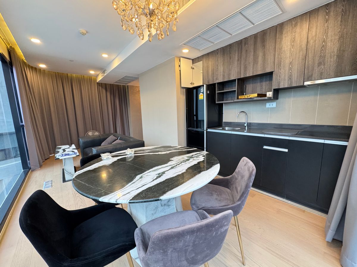 ขายคอนโดสยาม จุฬา สามย่าน : ขายด่วน แอชตัน จุฬา-สีลม 2 นอน 2 น้ำ 2 ที่จอดรถ ห้องใหม่ ไม่เคยเข้าอยู่ สภาพดี พร้อมเฟอร์ ไม่มี Defect เข้าอยู่ได้เลย