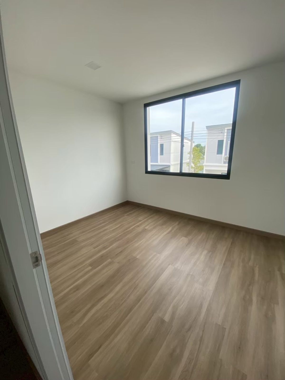 For SaleTownhomeBangna, Bearing, Lasalle : Sell ​​The Connect Bangna-Type Modish. Price 3,190,000 baht. Sold with YID 7.52% 💰 (about 20,000 baht/month rental) FIFA 087-808-3690